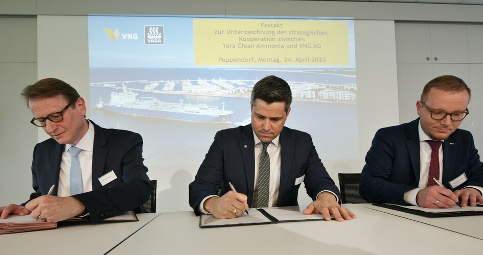 Bild Signing Event Rostock 24.4.2023.jpg